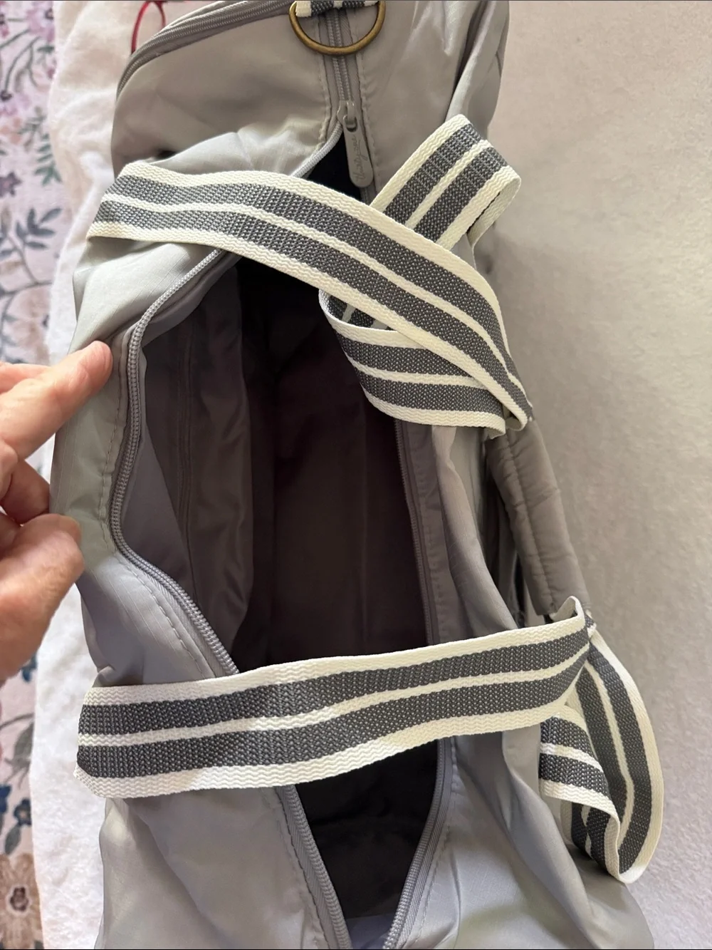 thirty-one Travel Duffle, Whisper Grey Colorblock Print